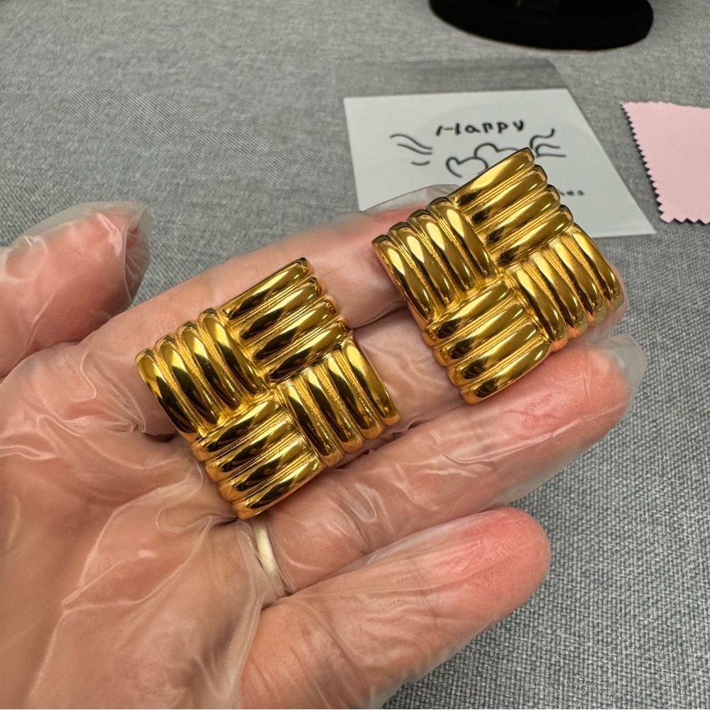 GOODREVIEWS ⭐️⭐️⭐️⭐️⭐️ Vintage Stella Gold Earrings |StainlessSteel 18K - Picture 8 of 17